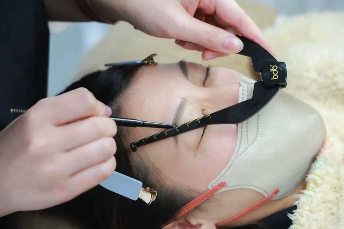 浦和区で眉毛サロンをお探しの方へ　40代50代の大人女性な似合うアイブロウ